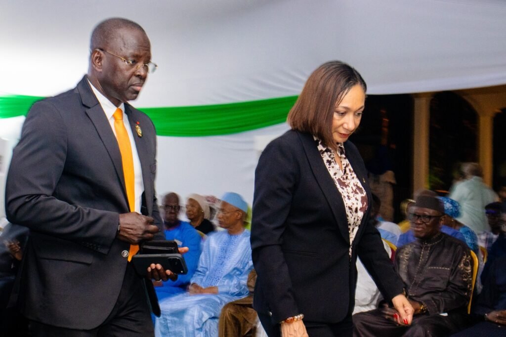 Ce mercredi 7 octobre 2026, j’ai pris part, aux côtés de Madame Françoise Remarck, ministre de la Culture et de la Francophonie à la présentation de condoléances à la famille de feu Premier ministre Sidya TOURÉ, de la République de Guinée.